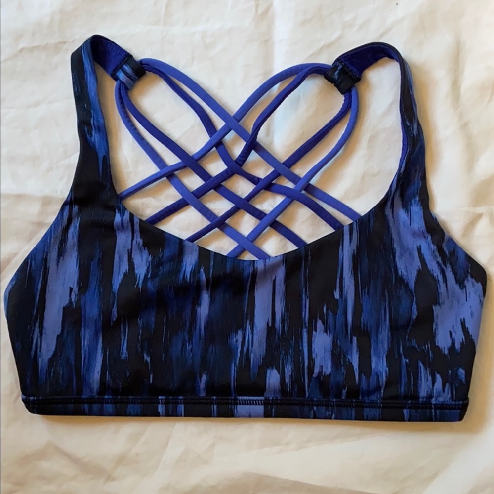 Lululemon free to be wild bra size 4